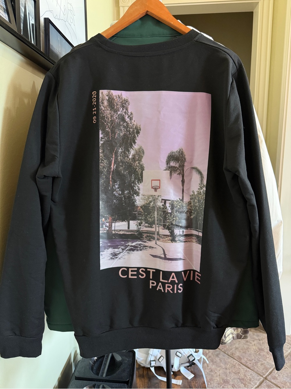 NWOT Black C’est La Vie Paris Lightweight Graphic Crewneck XL